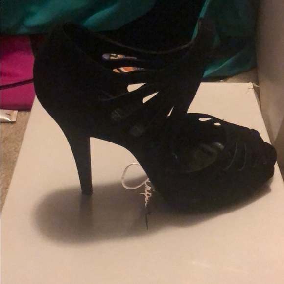 Jessica Simpson [ Js -Amona] - Picture 3 of 3